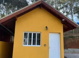 Chalés do vale Extrema amarelo
