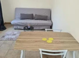 Studio avec extérieur privé et jacuzzi