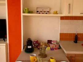 Monolocale Eco del Mare，位于费拉约港的自助式住宿