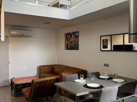 Charming 74m loft in Thoronet，位于勒托罗纳的酒店