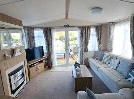 Green Heaven at Clarach Bay Spacious 3 BedPet Friendly Luxury Steps from the Sea