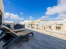 Bright and Spacious Penthouse with Large Terrace