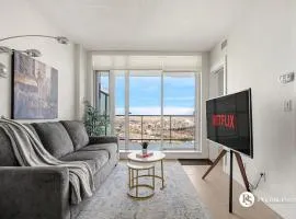Executive Suite on the 31st Floor Queen Bed with Sofa Bed Free Parking BBQ