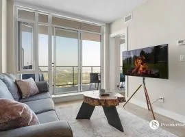 28th Floor High Rise Apartment Near Stampede Sleeps 4 with Free Secure Parking
