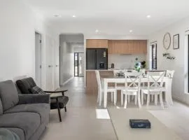 Modern 4BR Family Home in Quiet Ripley Location