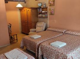 Sagardikoetxea HABITACIONES CON BAÑO EN CASA RURAL，位于Oskotz的酒店