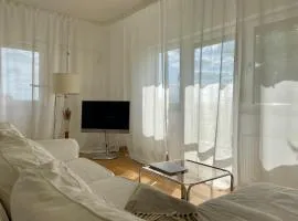 Designerwohnung mit malerischer Terrasse - Modern, Gemütlich & Zentral