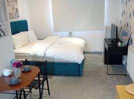 Eastern Bridge Rooms，位于Spinney Hill北安普顿机场 - ORM附近的酒店