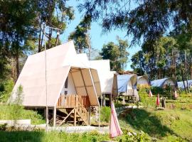 Dieng glamping syari'ah，位于迪昂的豪华帐篷