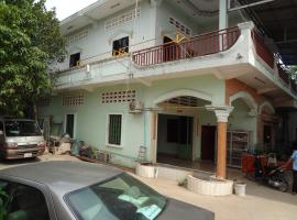 Chom No roung Ban Lai guesthouse，位于Svay Riĕng的酒店