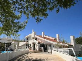 Le Gîte Dayet Aoua，位于Aït Meziane的酒店