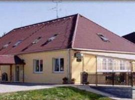 Jízdárna Otradice，位于Otradice的酒店