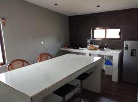 Hernández，位于Los Reyes的酒店