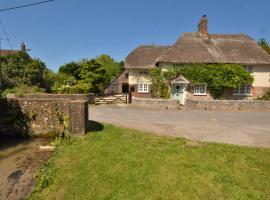 4 Bed in Dorchester 56025，位于Piddletrenthide的酒店