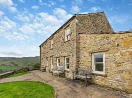 4 Bed in Low Row G0083