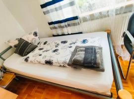 Ruhige Zimmer in WG，位于劳普海姆的酒店