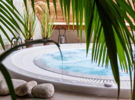 班斯贝斯特韦斯特SPA酒店，位于佩罗斯-吉雷克的带按摩浴缸的酒店