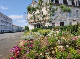 Hôtel de Vendée Restaurant Les2M，位于丰特奈勒孔特的酒店