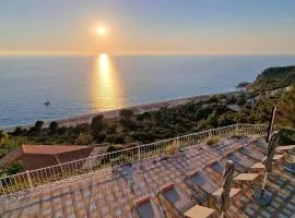 Villa Margaux Kathisma, Breathtaking VIEWS & Unforgettable SUNSETS - Minutes from Most Iconic BEACH