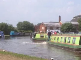 Stone - Boat - Sleeps 6 - Pet Friendly - 85ws