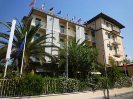 丽兹酒店，位于马里纳-迪-皮特拉桑塔的酒店