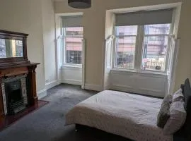 Glasgow Central Very Large Roomz