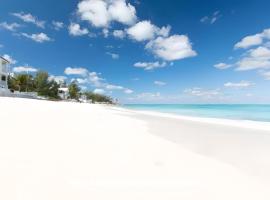 Oceanfront Bungalow Cable Beach 2 Bedroom，位于拿骚的酒店
