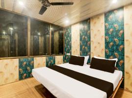 Super OYO Hotel O THE UNIQUE HOTEL，位于戈勒克布尔的酒店