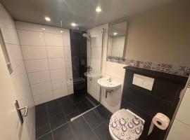 gemütliches Zimmer mit eigenem Bad und separatem Eingangstor，位于Erxleben的酒店