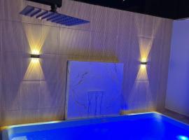 Lacasita - Casa com piscina em Abreu e Lima Centro，位于Abreu e Lima的酒店