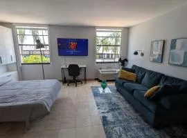 Cozy studio, walk to the beach, restaurants, bars