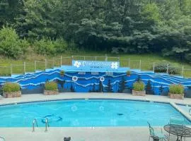 Carr's Northside Hotel and Cottages