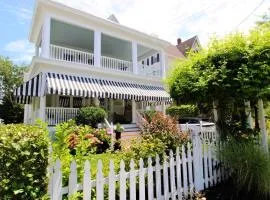 207 Howard Street - The "Schapteau"