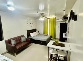 Dracarys 1 Condo Stay with pool balcony & kitchen