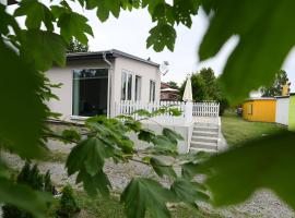 Ferienh&auml;uschen am See, neu gebaut, klimatisiert und beheizbar，位于措伊伦罗达的简易别墅