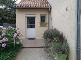 gîte La Valentina, climatisé，位于Cubjac-Auvézère-Val d'Ans的酒店