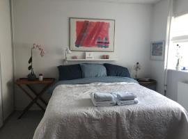 Suite med egen indgang og bad，位于瑟比的低价酒店