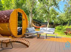 NaWypasie Apartment with Sauna Beautiful Garden SUP Board and Just 30 Minutes from Gdańsk and Gdynia，位于Szemud的酒店