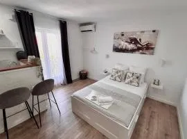 Studio apartments RAFAEL - 4 minutes to the beach