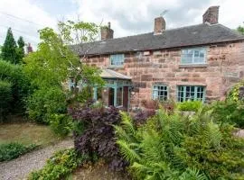 Countryside Cottage sleeps 5 10 minutes from JCB Alton towers and Peak Wildlife park and Whiston golf wedding venue Perfect for families