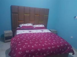 Sky Blue VIP Guest House - Buea，位于Buea的带按摩浴缸的酒店