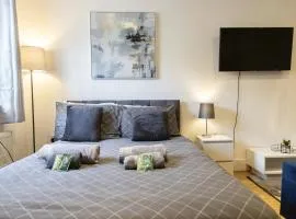 Modern Studio in Maidstone by Stayfolk, ideal for Business & Contractors