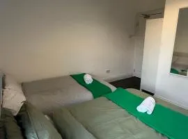 Central 4Bedroom Walsall Villa - Free WiFi & Parking