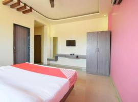 OYO Flagship 80810 Rajavat Hotel，位于Khandāla的酒店