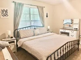 King Suite - Half Bath - Gym - Game Room - Hot Tub