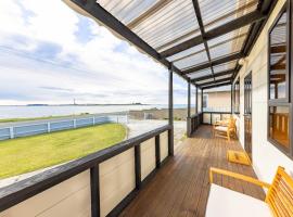 Waterfront Cottage Bluff，位于布拉夫的酒店