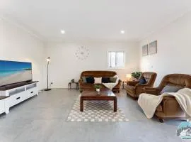 Spacious 4 Bedroom House Near Station & Parramatta