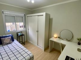 Quarto Aconchegante com Estacionamento Gratuito