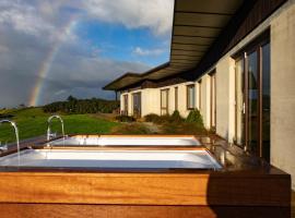 Off-Grid Luxury - Soak In The View!，位于旺阿雷的酒店