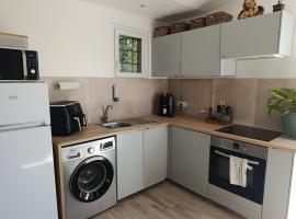 appartement avec jardin，位于洛里的酒店